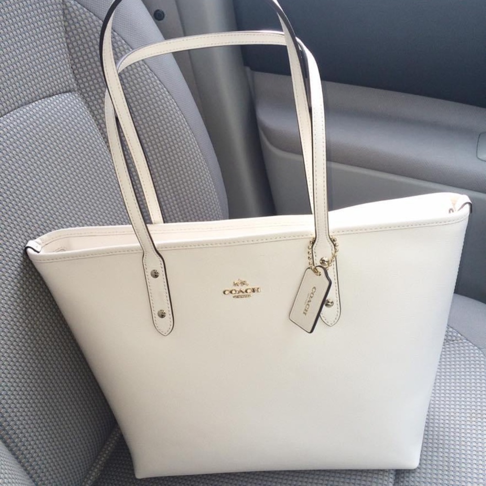Coach Purse. Good condition. Outside no stains, inside somewhat used